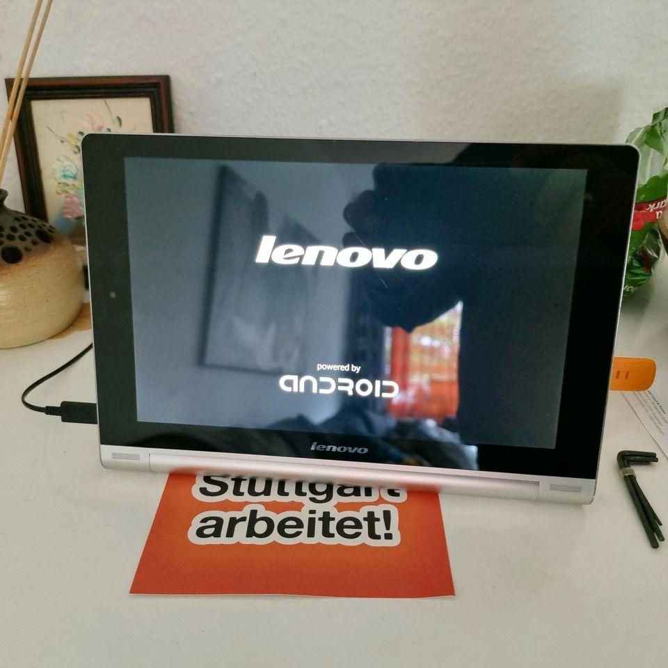 Lenovo Yoga 10 Tablet in Stuttgart