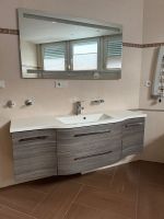 Badezimmer schränke mit Waschbecken und Spiegel Nordrhein-Westfalen - Kleve Vorschau