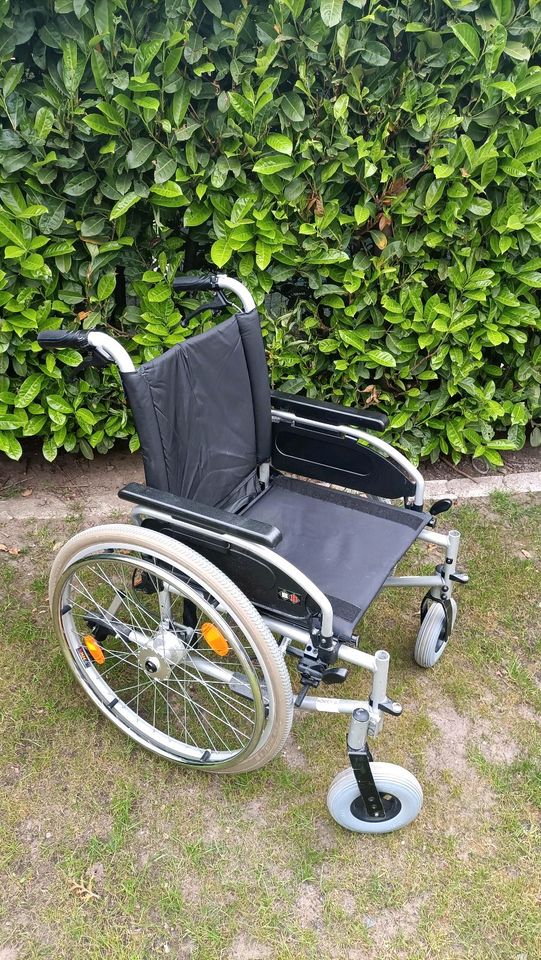Verkauft Rollstuhl Aluminium mit Füße aus Moers in Moers
