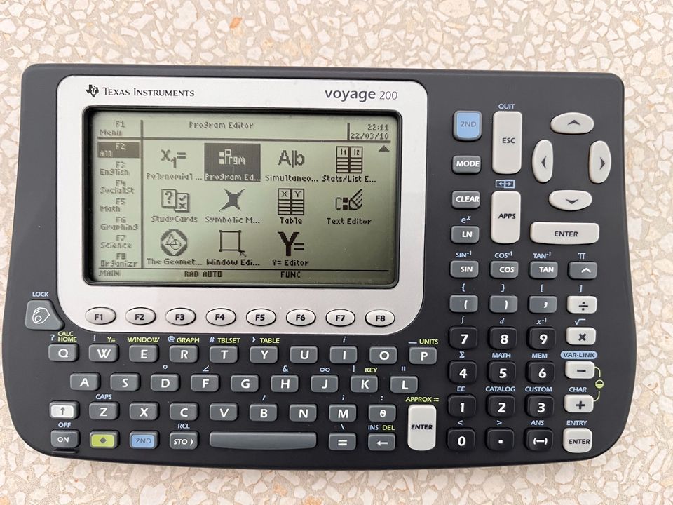 Texas Instruments Voyage 200 Graphischer Taschenrechner in Sexau