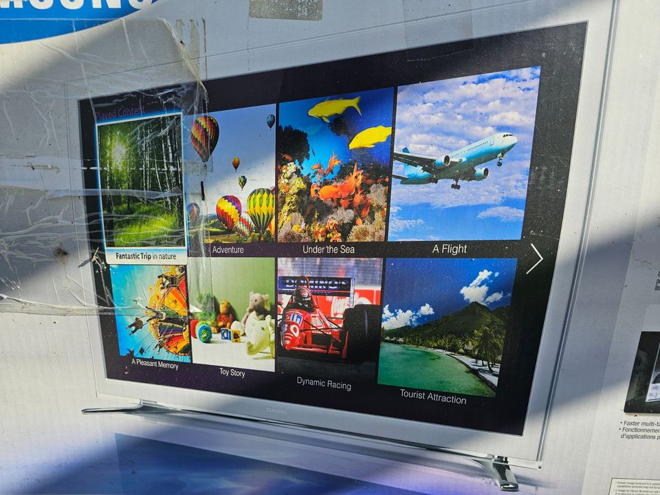 Samsung UE32F4580SS - 32 Zoll Flat TV im tollen Design, incl. OVP in Friedrichshafen