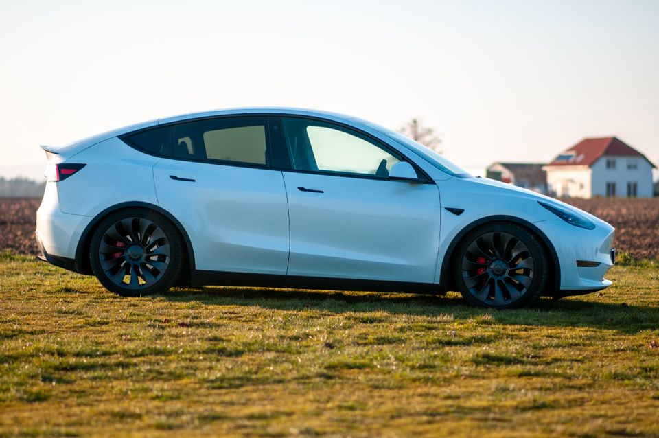 Tesla Model Y Performance *BEHINDERTENGERECHT* in Rüsselsheim