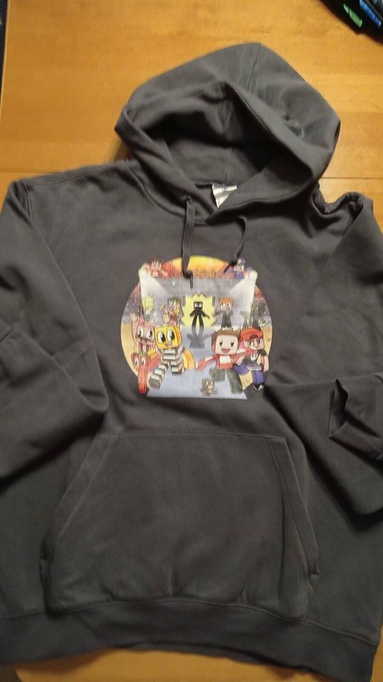 Chaosflo44, 3x verschiedene Hoodie Größe: XS, S, M, L Preis/Stk in Bodenwöhr