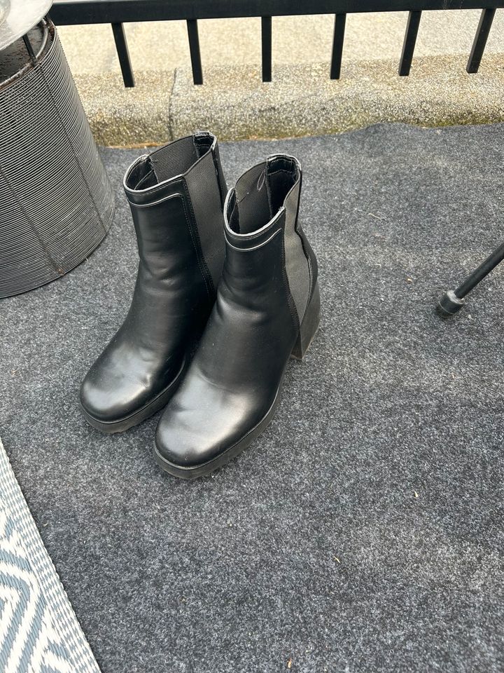 Bershka Stiefeletten Gr.39 in Würselen