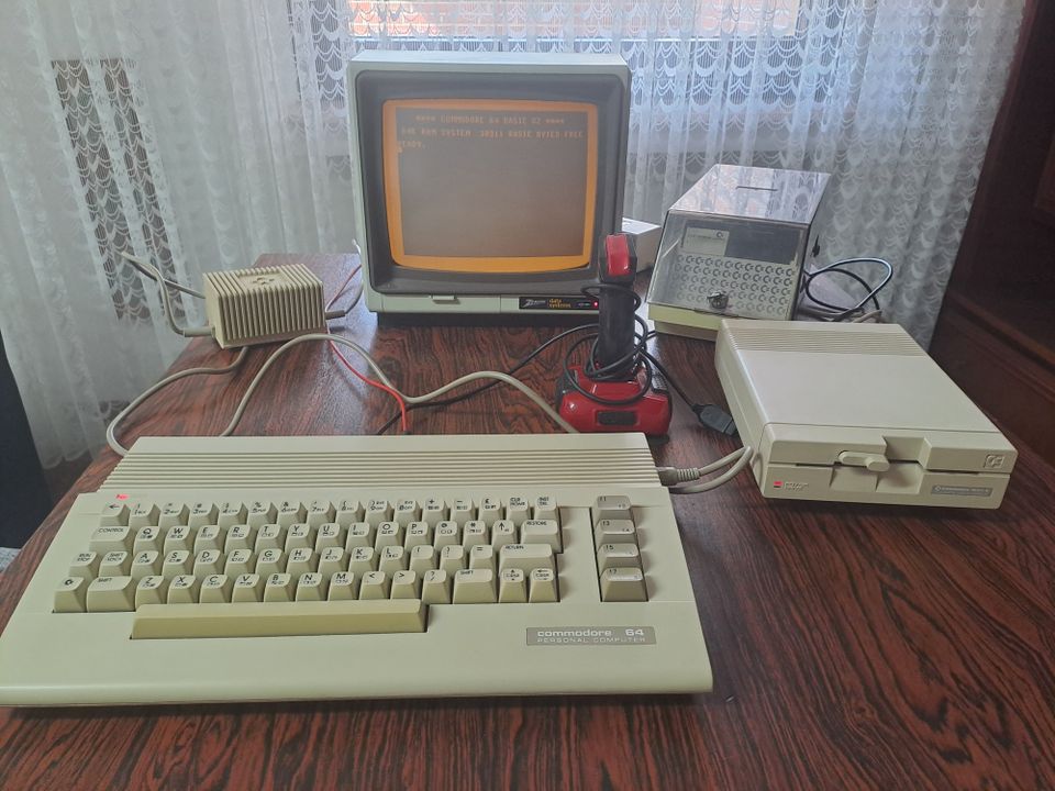 Commodore C 64 C mit Zubehör in Gießen
