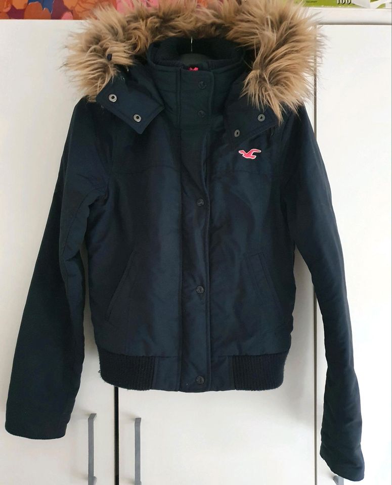 Neuwertige coole Damen/Teens Hollister Jacke Herbst/Winter Gr.M in Esslingen