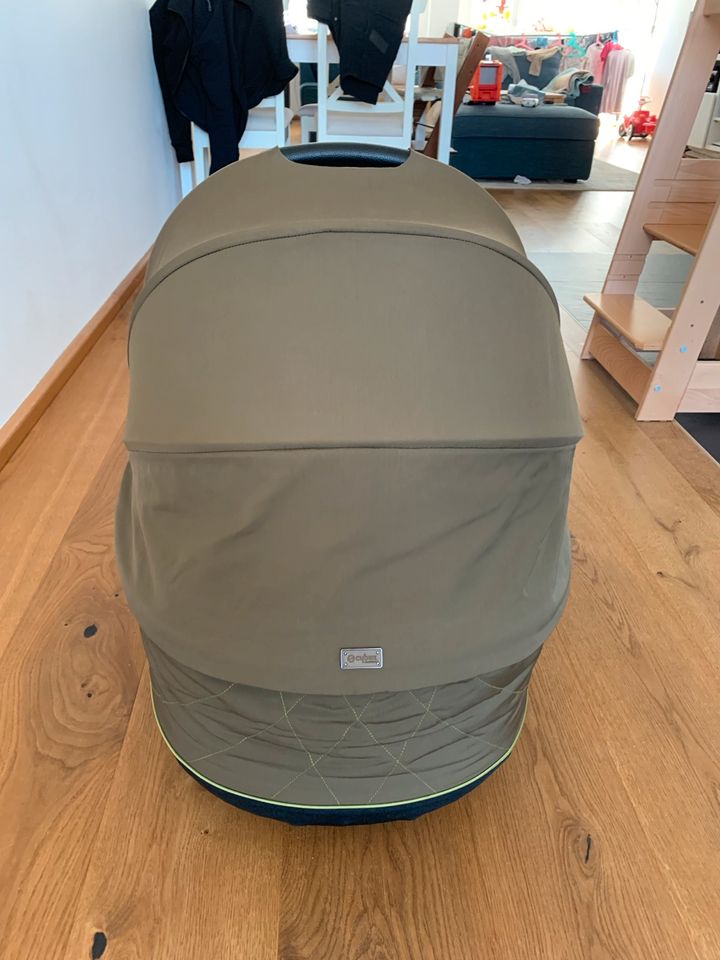 Cybex Priam 3.0 Carry Cot Khaki Brown in Stuttgart