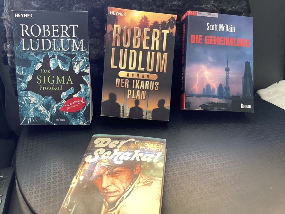 Bücher für Männer. 4 Stück, v. Ludlum, Mc Brain, Forsyth, zus. 7€ in Garmisch-Partenkirchen