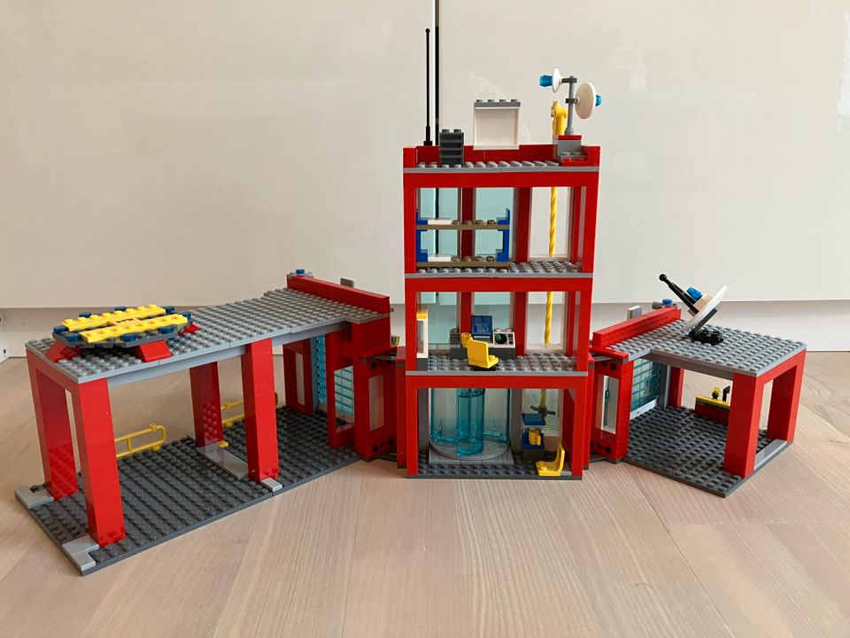 LEGO® 60110 Große Feuerwehrstation; komplett zum zusammenbauen in Langenzenn