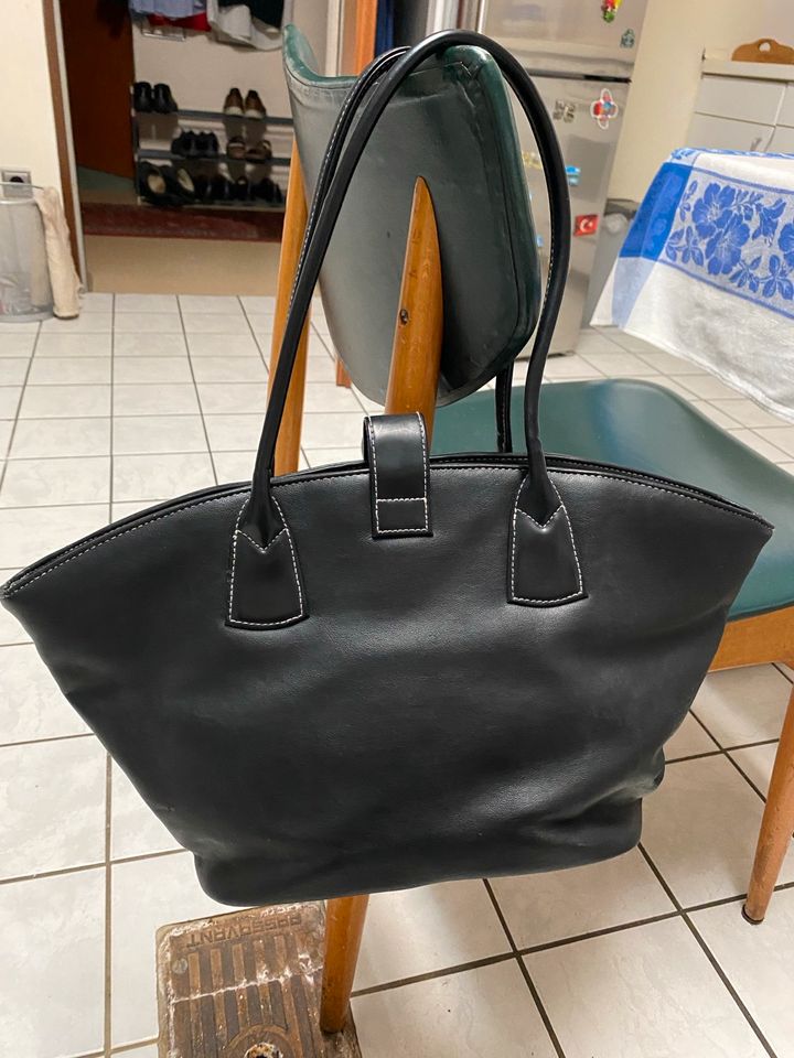 Bulaggi Handtasche schwarz in Rückersdorf