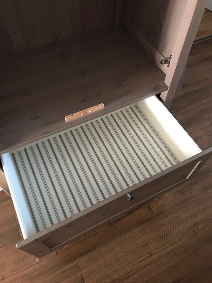 Ikea Sundvik Kleiderschrank Kinder braun in Kulmbach