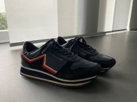 Tommy Hilfiger Sneaker, Schuhe, blau/rot Nordrhein-Westfalen - Reichshof Vorschau