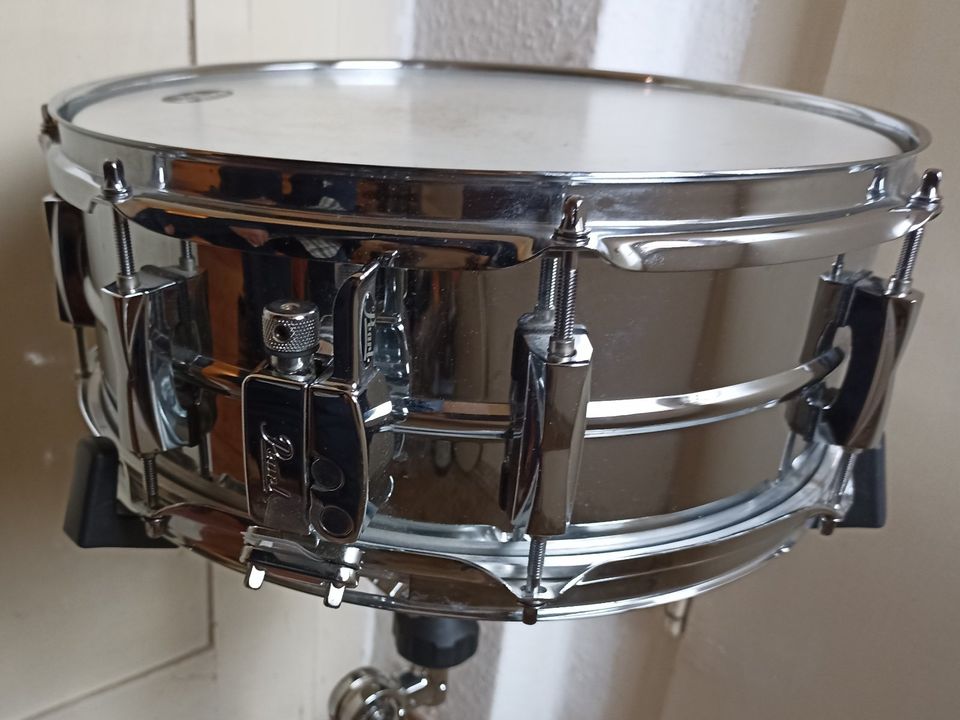 Pearl Sensitone Custom Alloy Steel Snare Schlagzeug in Aub