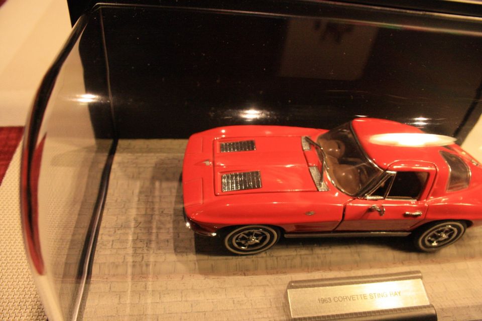 Franklin Mint 1963 Corvette Sting Ray Vitrine Display Zertifikat in Griesheim