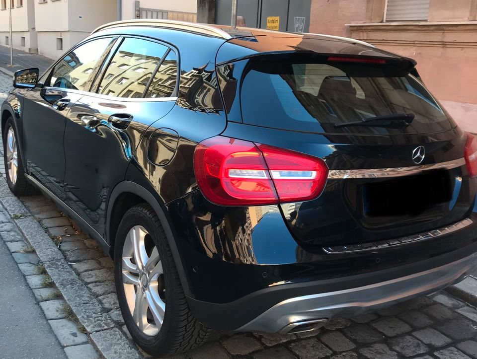 Mercedes Benz GLA 180  AHK, auto. einparken, 7G- Automatik in Nürnberg (Mittelfr)