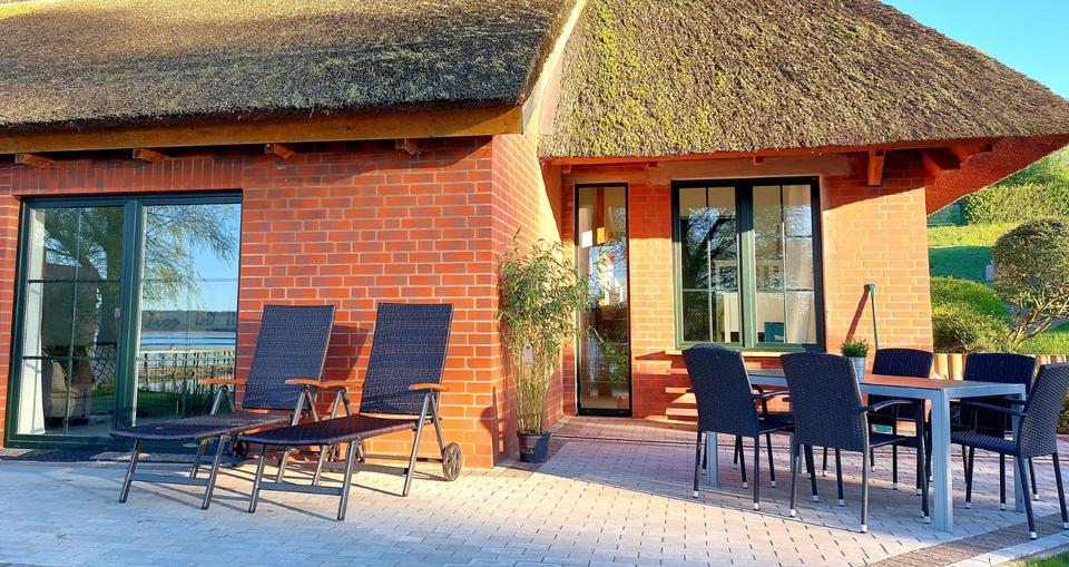 Herbst im Strandhaus am See Ferienhaus nahe Ostsee Wismar Schwerin Boltenhagen Insel Poel mit Boot Kanu in Wismar