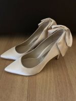 8cm Ab.Schuhe Pumps High Heels Buffalo Gr.37 Elfenbein schimmert Duisburg - Duisburg-Mitte Vorschau