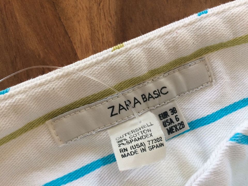 Neuwertig Zara Hose made in Spain / 98% Baumwolle / Stripes / Y2K in Berlin