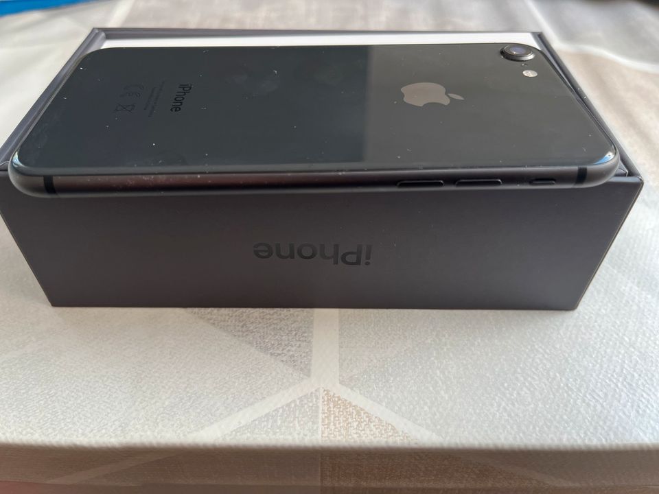 iPhone 8 Space Gray 64GB in Berlin