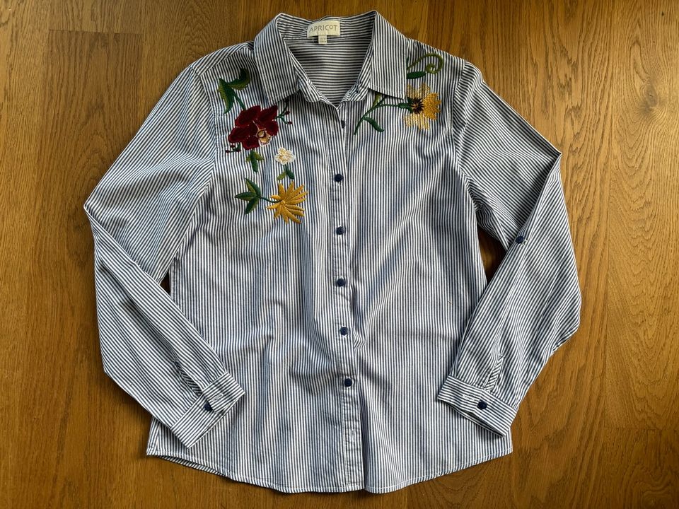 Apricot Damen Bluse Gr. Mblau/weiß gestreift mit Blumen Stickerei in Stuttgart