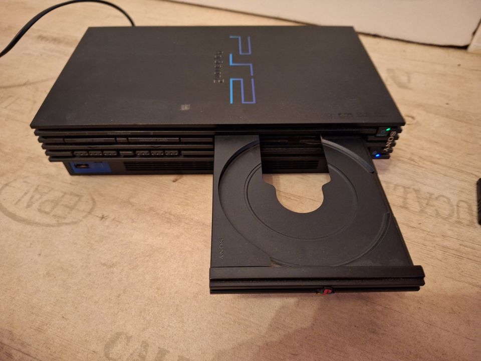 Playstation 2 SCPH-30004,Konsole, wenig benutzt, voll funktionsf. in Berlin