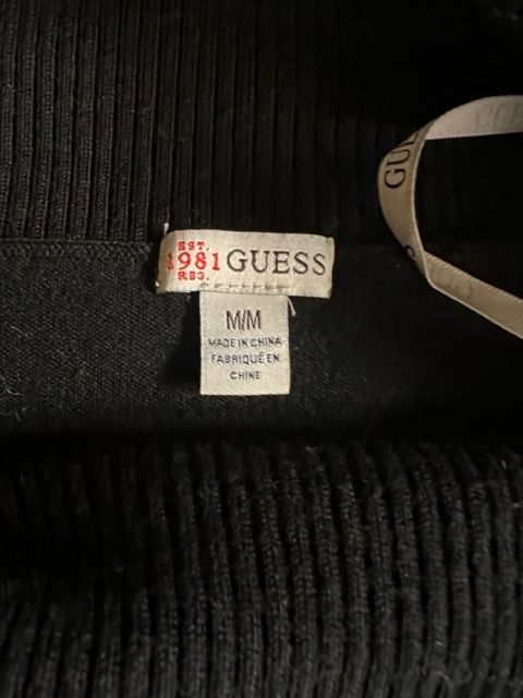 Schwarzer Pullover von Guess in Dersekow