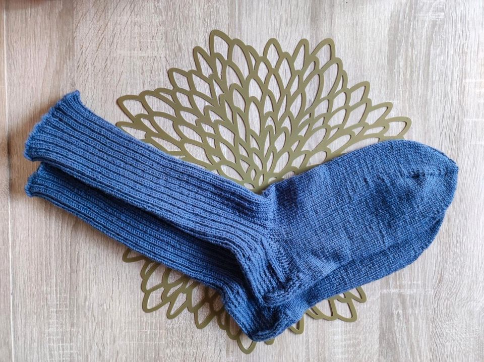 Handgestrickte Socken NEU blau Größe 46-48 in Trabitz