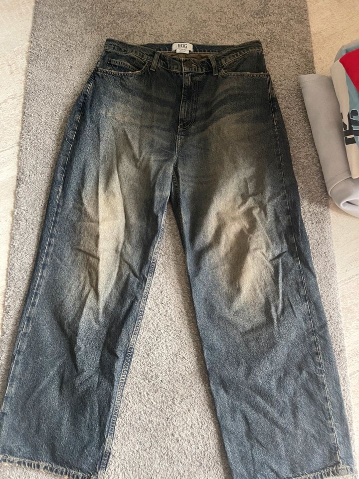 Urban Outfitters Baggy Hose Gr. 32 in Willich