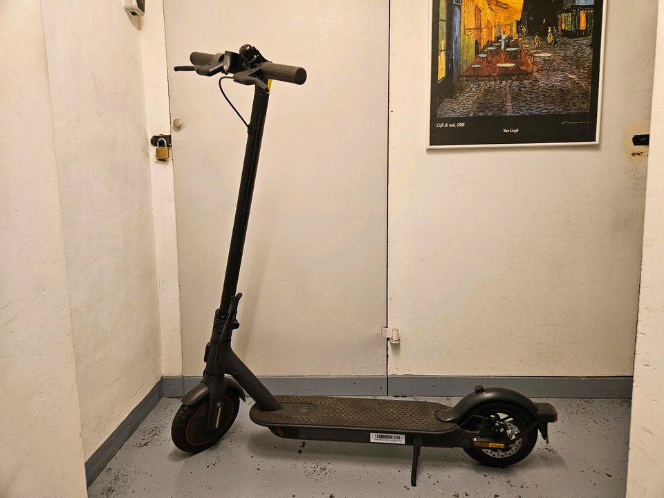 Xiaomi Scooter Pro 2 mit Straßenzulassung selten gefahren in Duisburg