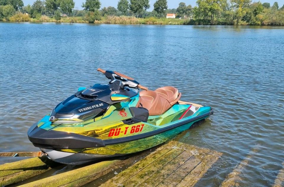 Seadoo GTX 300 Limited Jetloader 10 Zoll 42Stunden 3 Sitzer in Goch