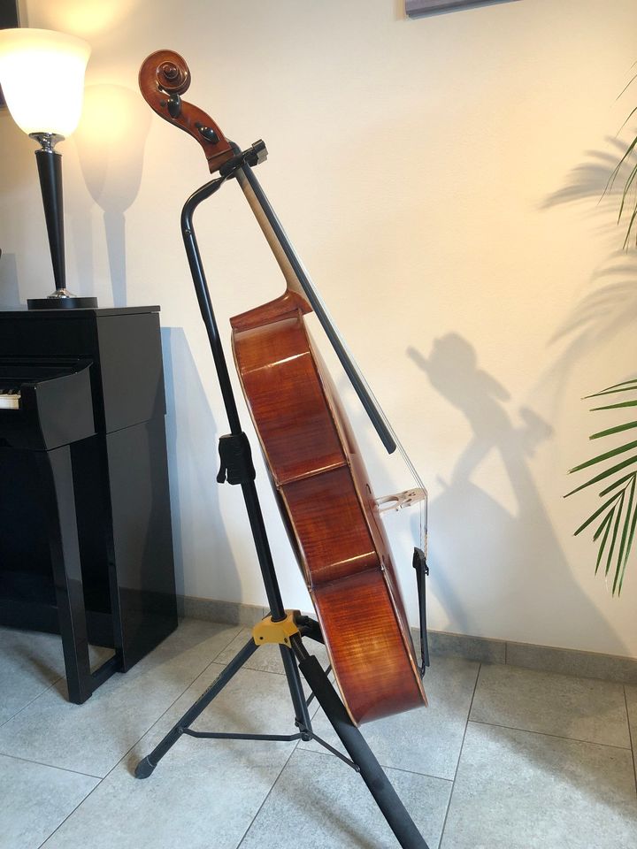 4/4 Cello und Bogen von Geigenbauer Bley & Sohn in Lüdenscheid