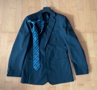 Anzug schwarz mit 2 Hemden + Krawatte + Gürtel Gr. 158 Brandenburg - Dahlewitz Vorschau