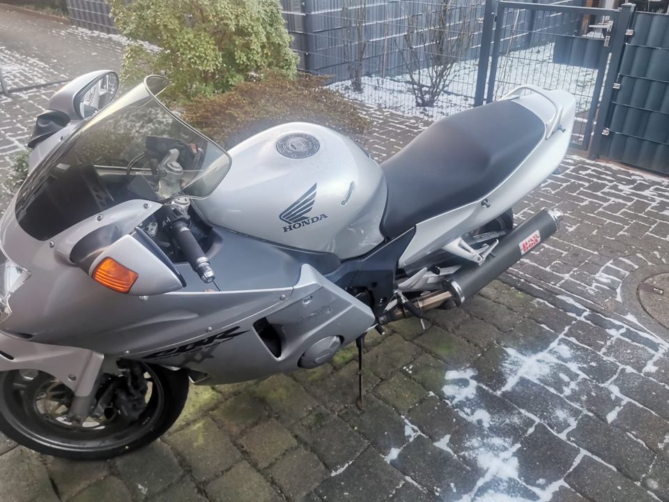 Verkaufe eine Honda cbr 1100 xx Blackbird 3400€ in Bremen