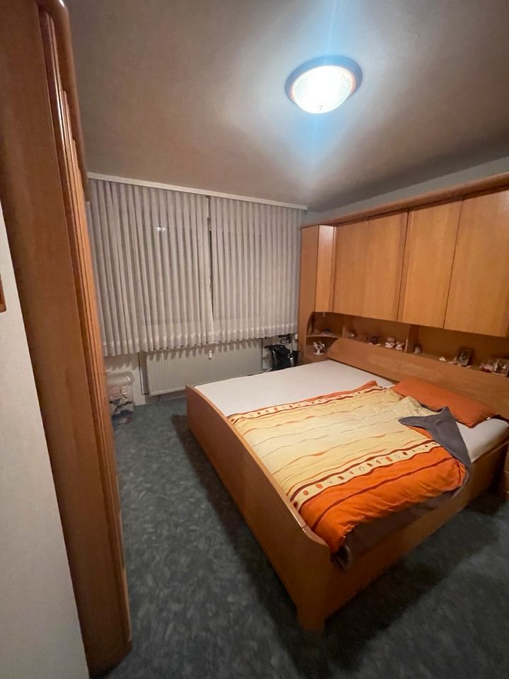 Schlafzimmer Einbauschränke garderobe Doppelbett in Kelkheim