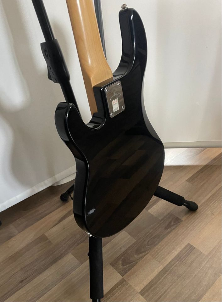 Bassgitarre 5-Saiter Ernie Ball OLP Music Man MM3 in Kirchendemenreuth