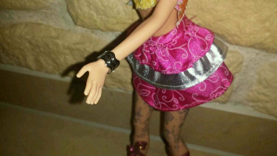 BARBIE 1999 Bein-Tattoos Ohrringe Armband MATTEL Rarität in Hofheim am Taunus