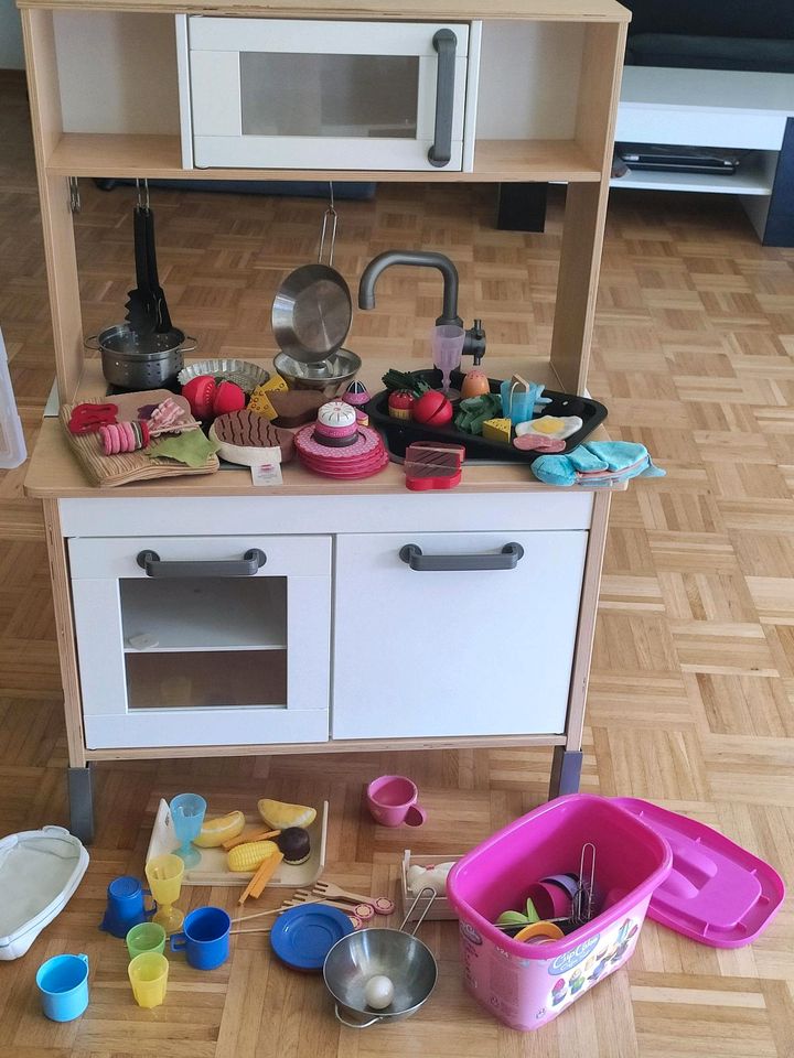 Spielzeug Küche von Ikea mit viel Zubehör in Kaarst