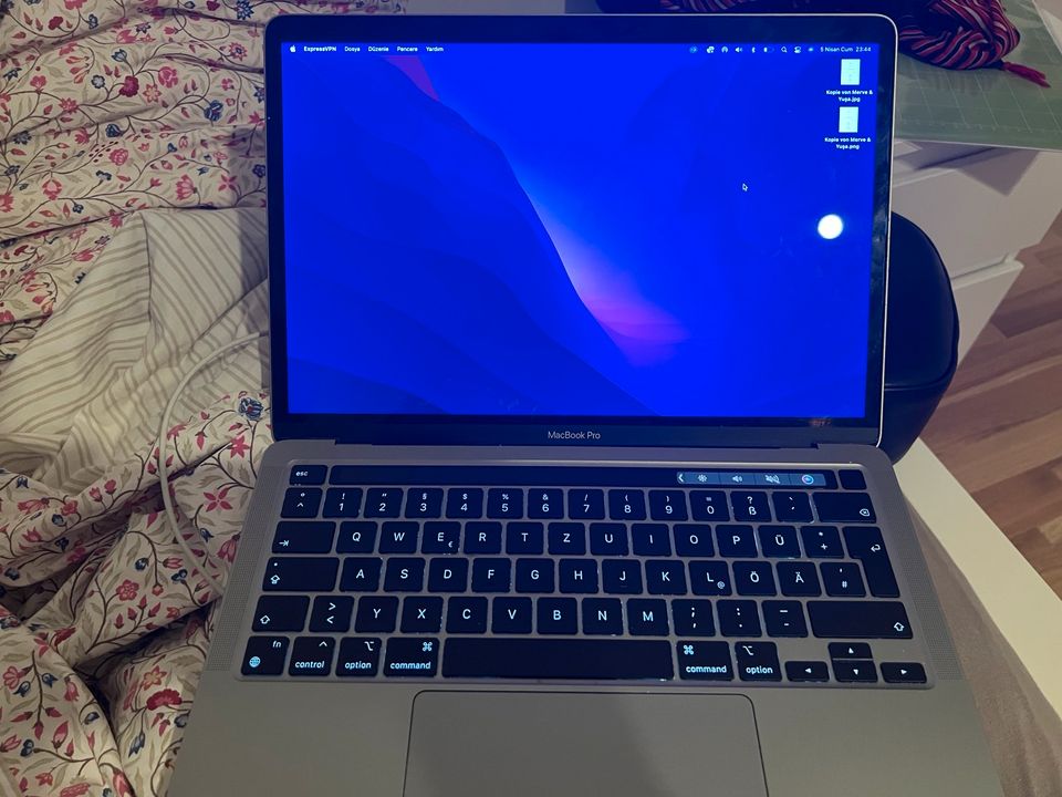 Macbook pro 2020 M1 13 inch in Berlin