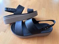 Crocs LiteRide Sandalen mit Plateau Gr. 9 W schwarz/beige Bayern - Konradsreuth Vorschau
