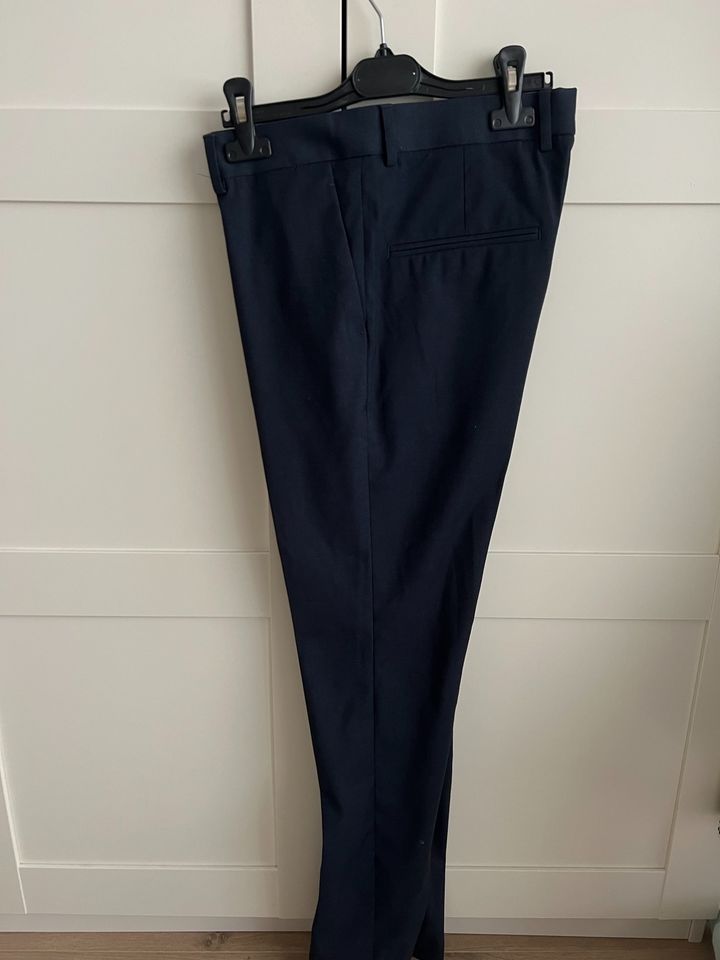 Anzughose Hose in Skinny Fit H&M Gr. XS in Guckheim