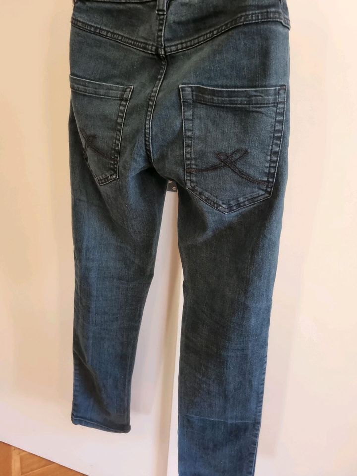 S. Oliver Jeans Hose dunkelblau Stretch Größe 152 - Top Zustand in Aurich