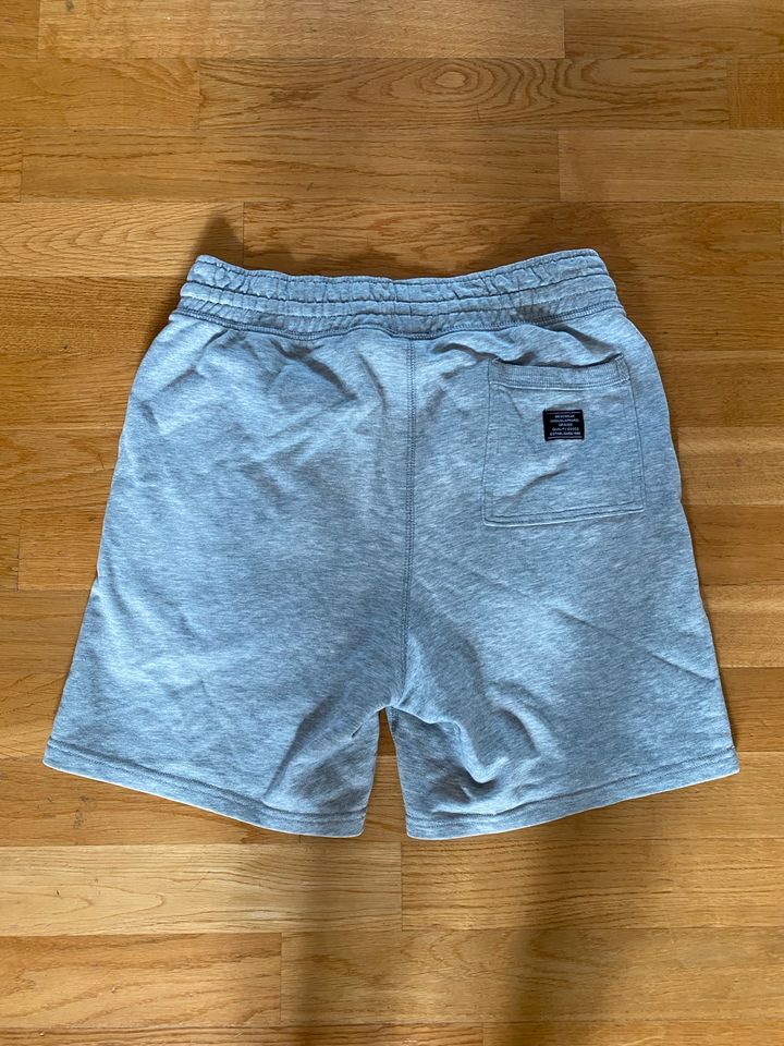 NASA Shorts | H&M Arket Cos Zara Represent SpaceX in München