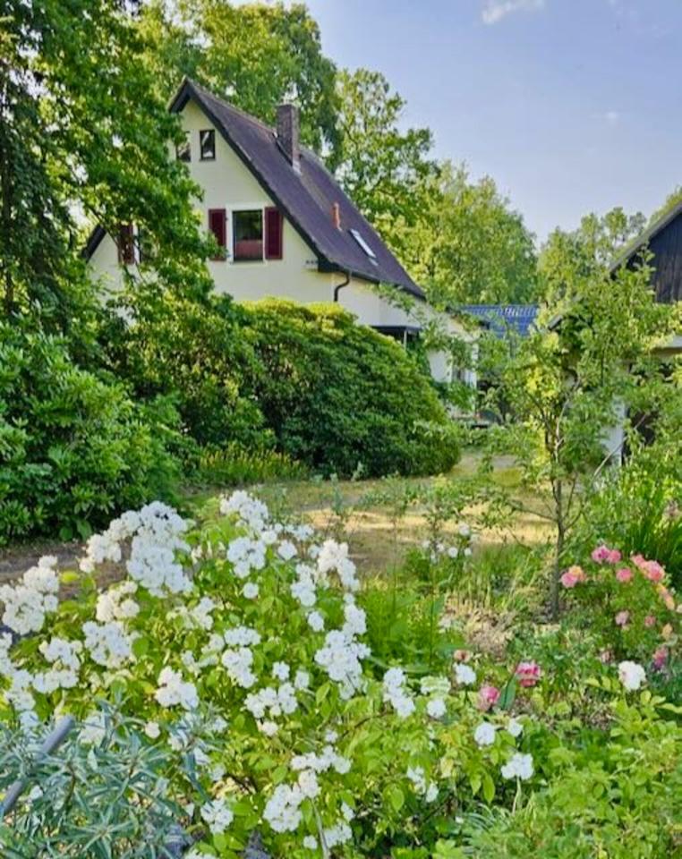 Charmantes Einfamilienhaus mit Riesengarten zum Austoben