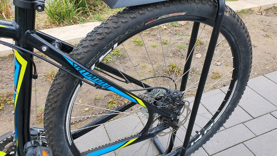 Upcycling-now-bikes bietet ein: Specialized Hardrock 29 Zoll in Dinslaken