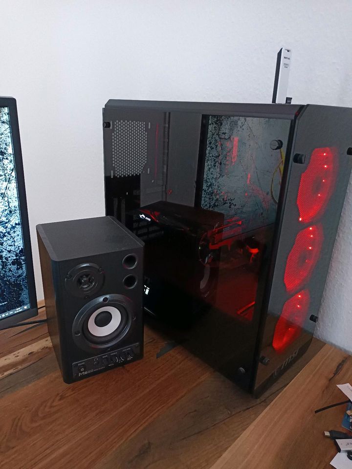 Gaming PC mit Monitor in Radebeul