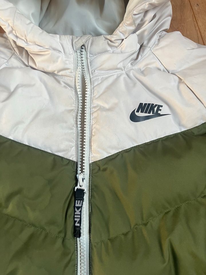 NIKE Winterjacke Steppjacke 137-147/M (146/152/158) in Jülich