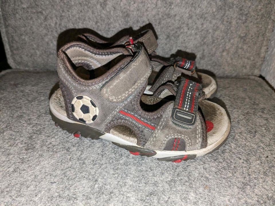 Superfit Gr. 25 Sandalen Sommerschuhe Fußball Kinderschuhe in Pohlheim