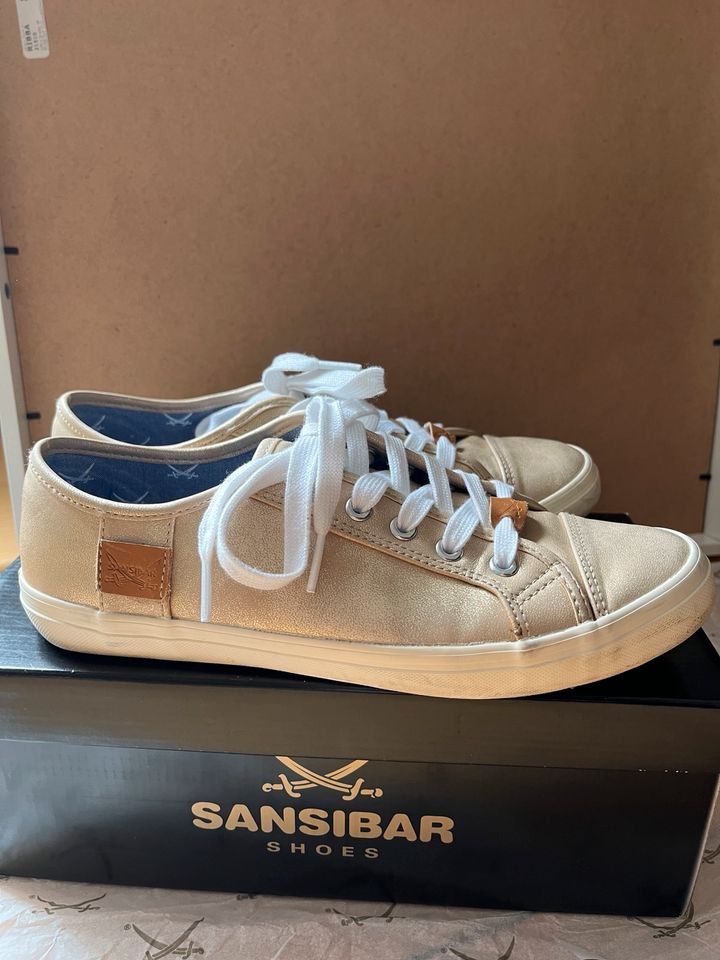 Sansibar Schuhe lightgold Größe 40 in Wiesbaden