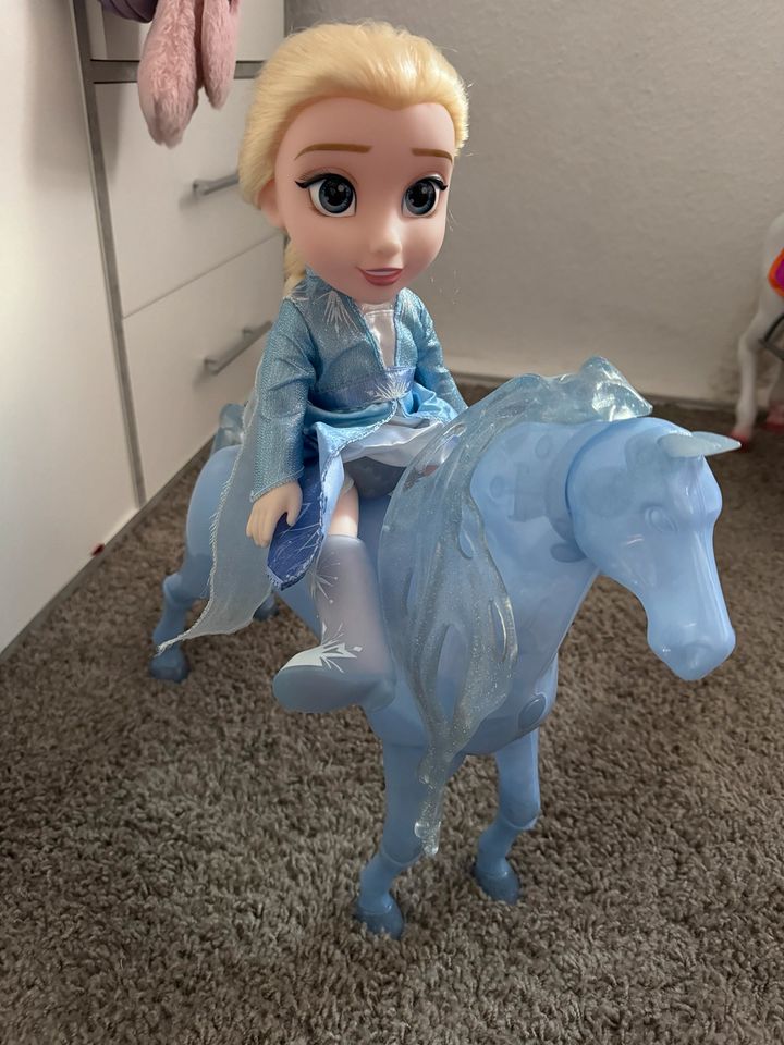 Elsa Puppe und ihr Magisches Pferd in Hürth