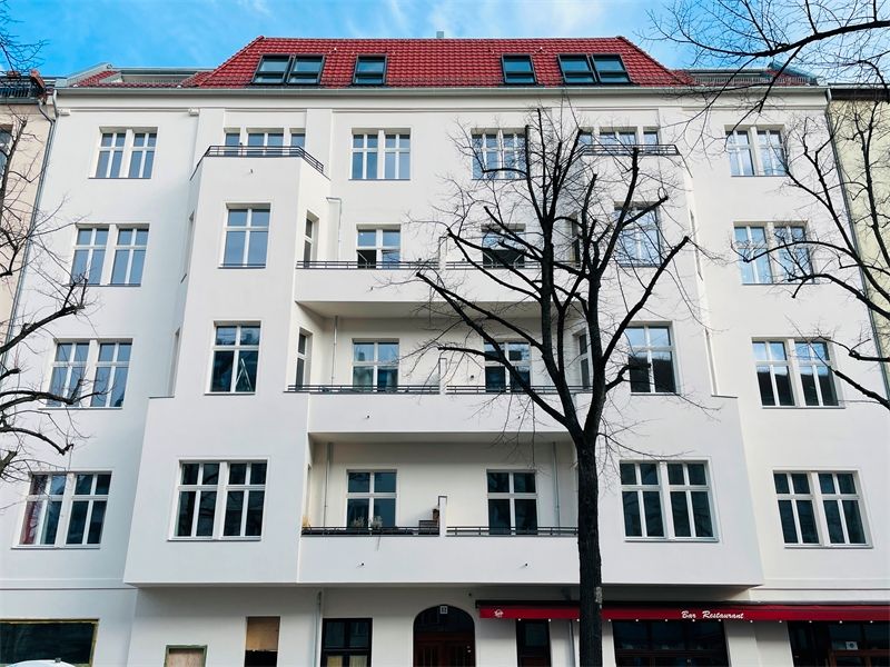 Raumblick, Traumblick: Neubau-Dachgeschoss am Savignyplatz mit Ontop-Terrasse in Berlin